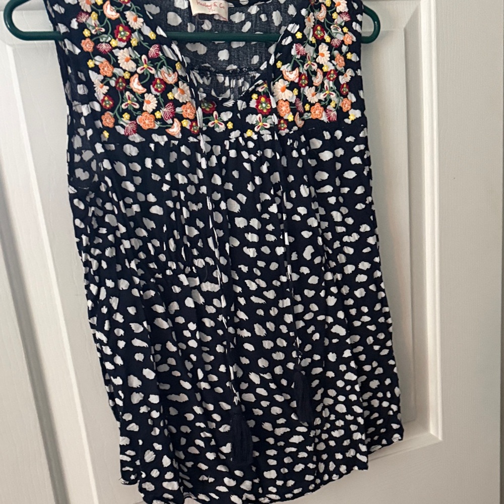 Embroidered Sleeveless Blouse - Black and White